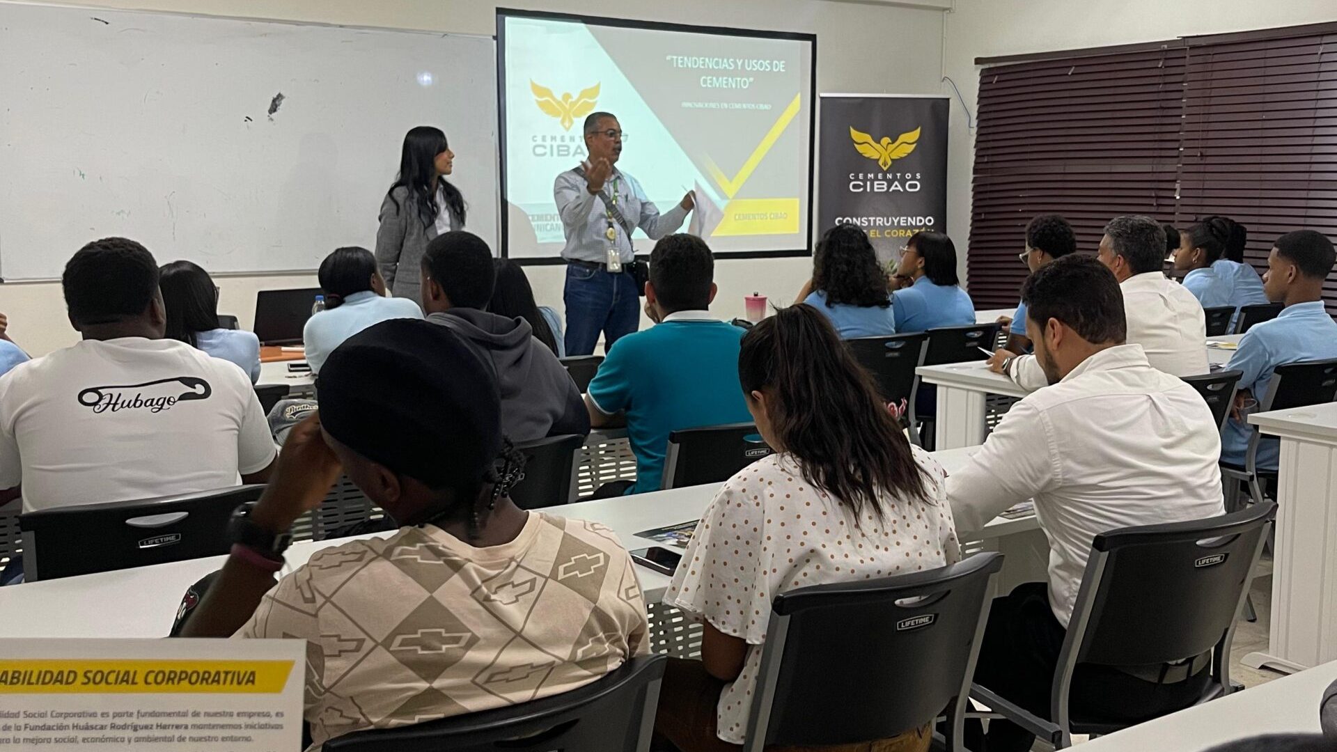 CHARLA “TENDENCIAS Y USOS DEL CEMENTO: INNOVACIONES EN CEMENTOS CIBAO”