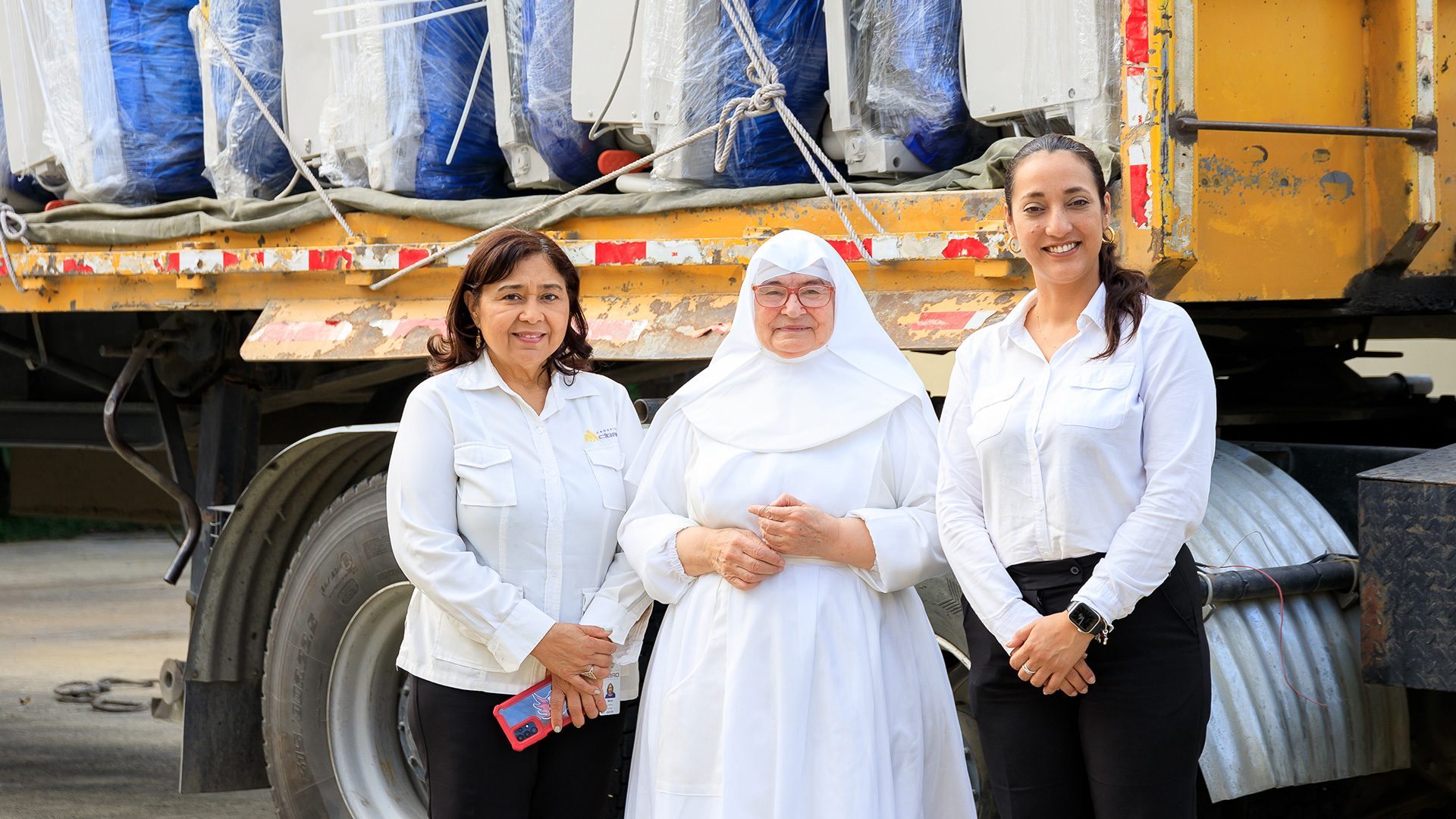 Fundación-Huáscar-Rodríguez-H.-renueva-camas-Centro-Geriátrico-Margarita-Herrera-1